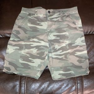 Men’s camo cargo shorts